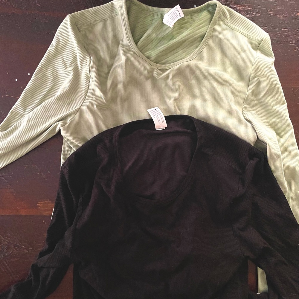 Two SUPER SOFT yogalicious ribbed tops.   NWOT.